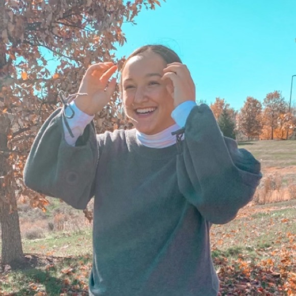 Meet your Posher, Avree - Picture 1 of 1